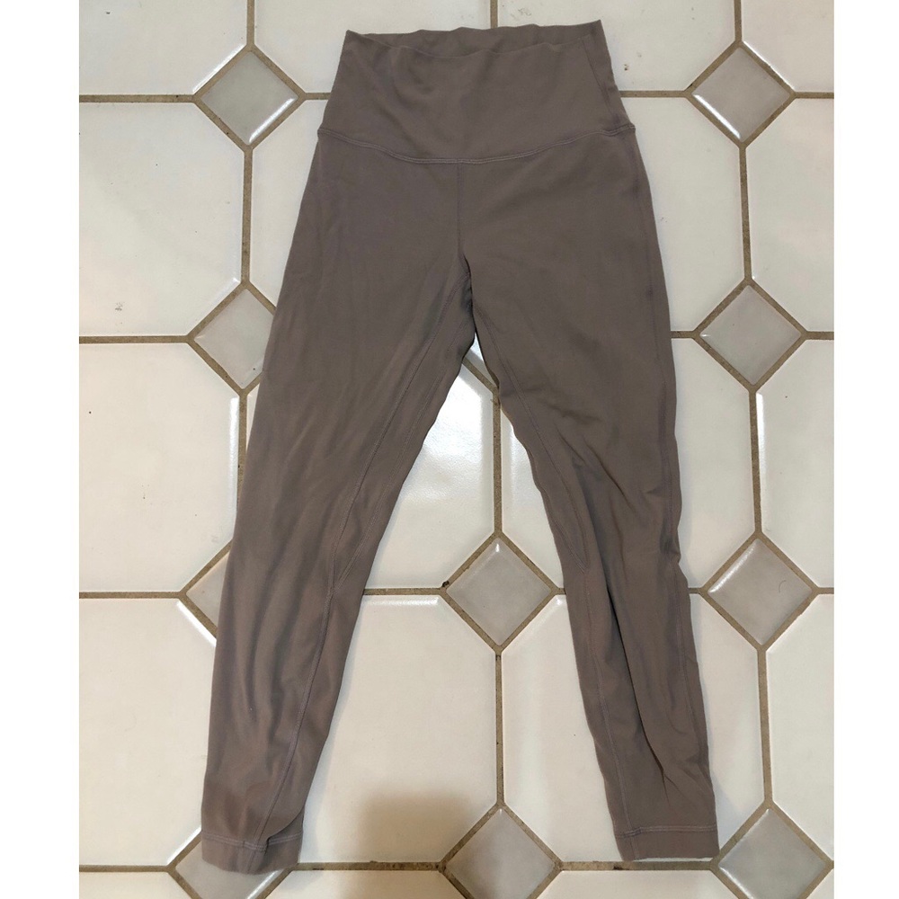 Lululemon aligns size 8 25”